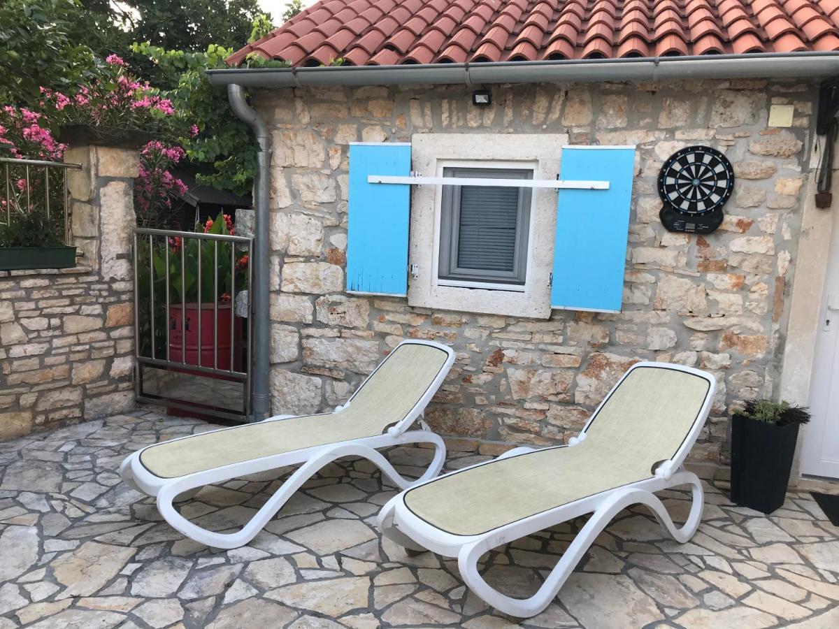 Holiday House Carpe Diem Pula Apartment ภายนอก รูปภาพ